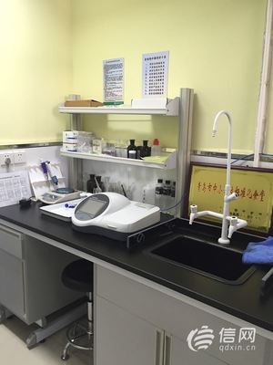 學校食堂機器人主廚上崗 從一粒花椒溯源到智能餐飲新時代